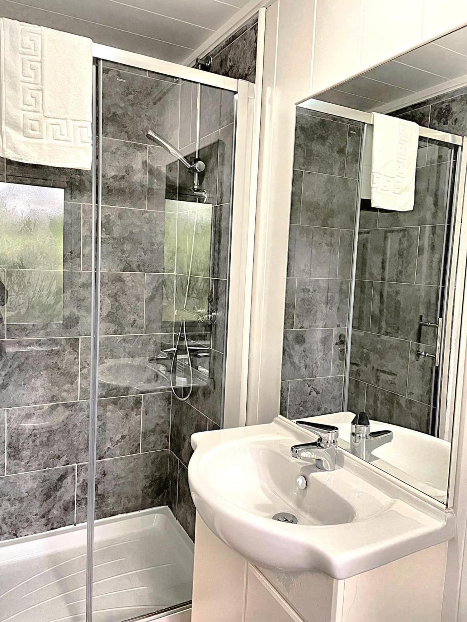 Woodland View -Hot Tub-Tenby-Carmarthen-St Clears Esterno foto